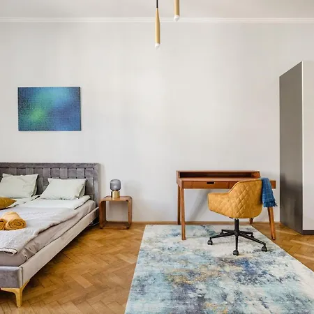 Apartment Elegant And Spacious *