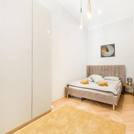 Apartman Elegant And Spacious *