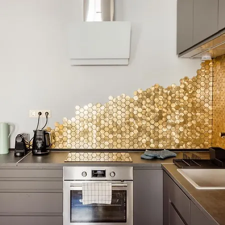 Elegant And Spacious Apartment Budapest