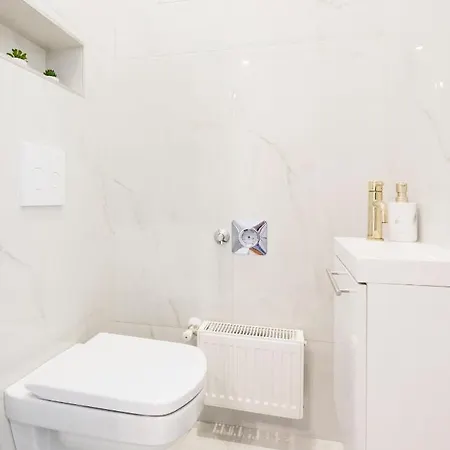 Elegant And Spacious Apartman *