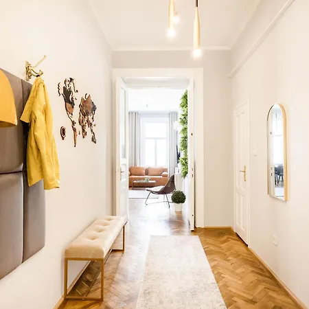 Apartman Elegant And Spacious *