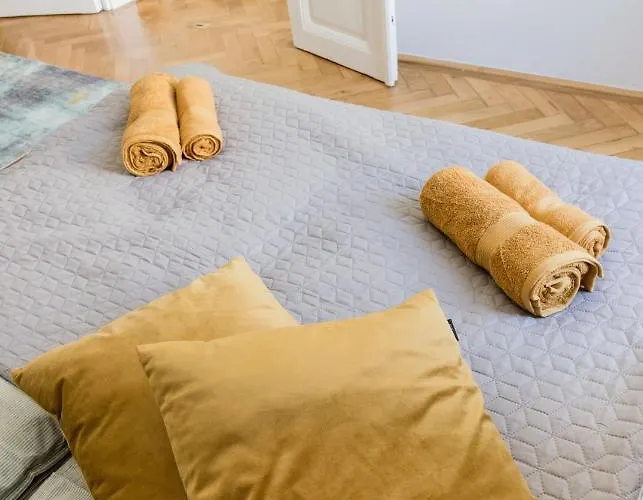 Apartament Elegant And Spacious *