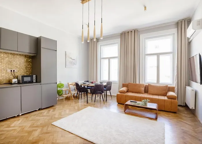 דירה Elegant And Spacious *