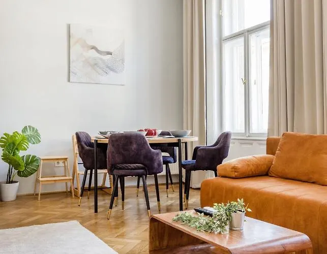 Apartament Elegant And Spacious *