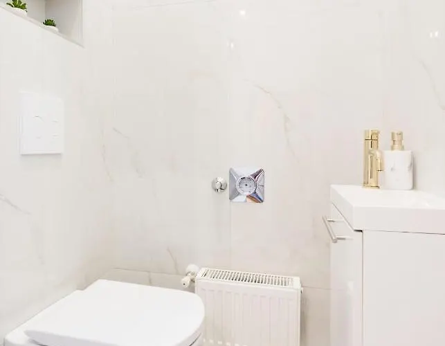 Elegant And Spacious דירה *