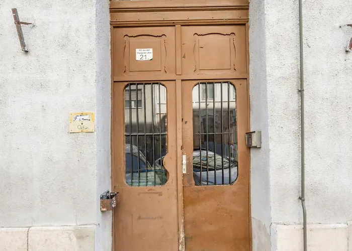 Elegant And Spacious *